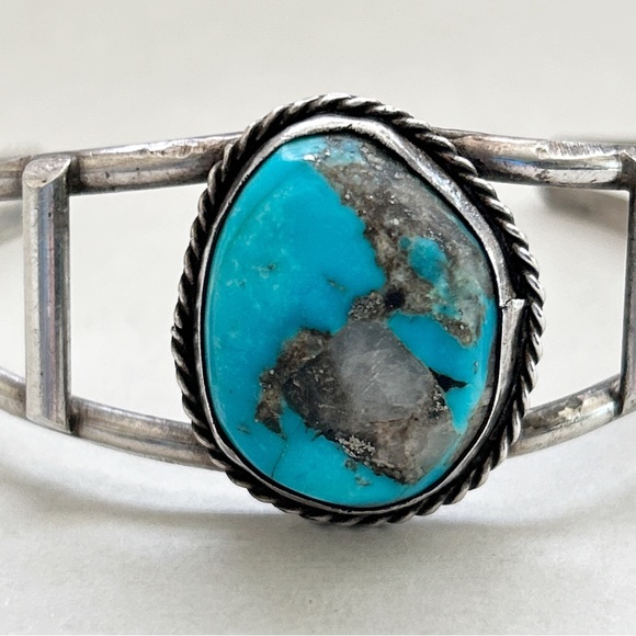 Vintage Southwestern Turquoise Sterling Silver Cuff Bracelet